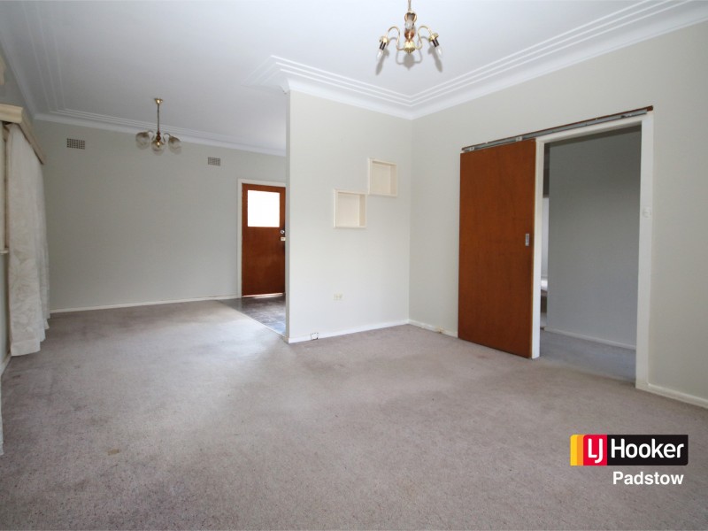 11 Thomas Street, Picnic Point NSW 2213