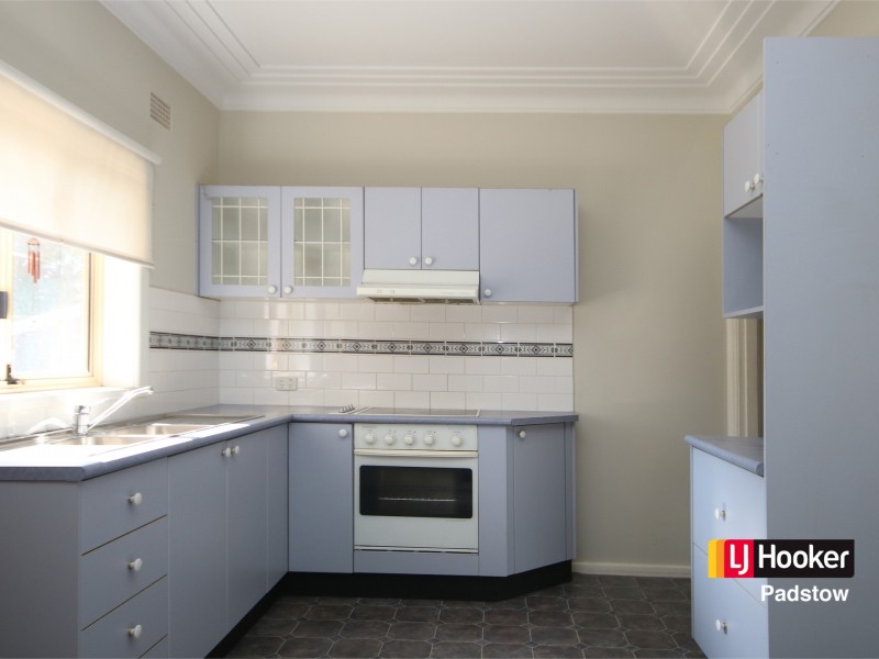 11 Thomas Street, Picnic Point NSW 2213