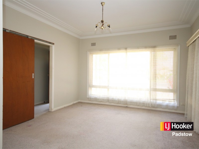 11 Thomas Street, Picnic Point NSW 2213