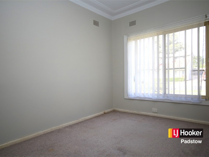 11 Thomas Street, Picnic Point NSW 2213