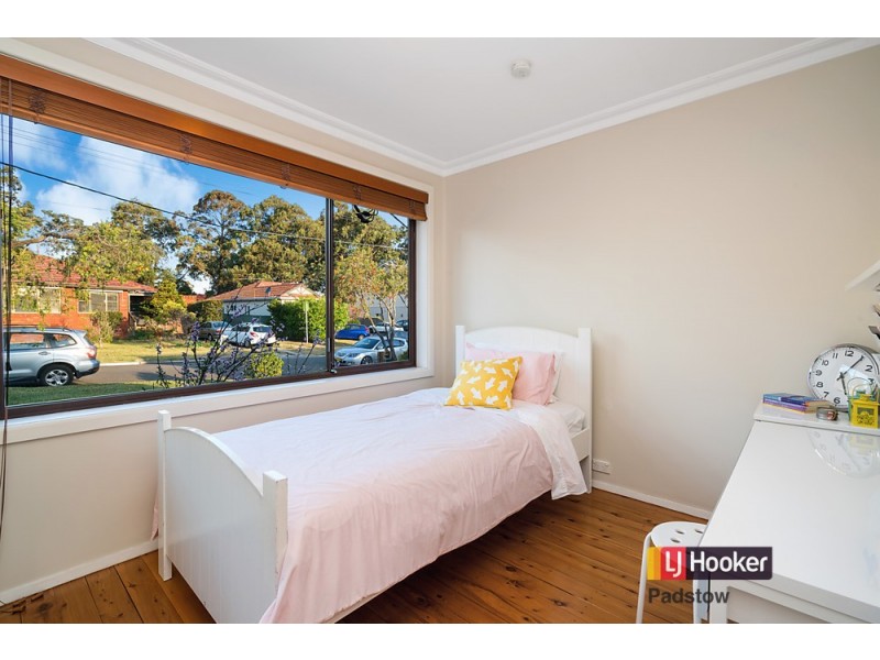 40 Kathleen Parade, Picnic Point NSW 2213