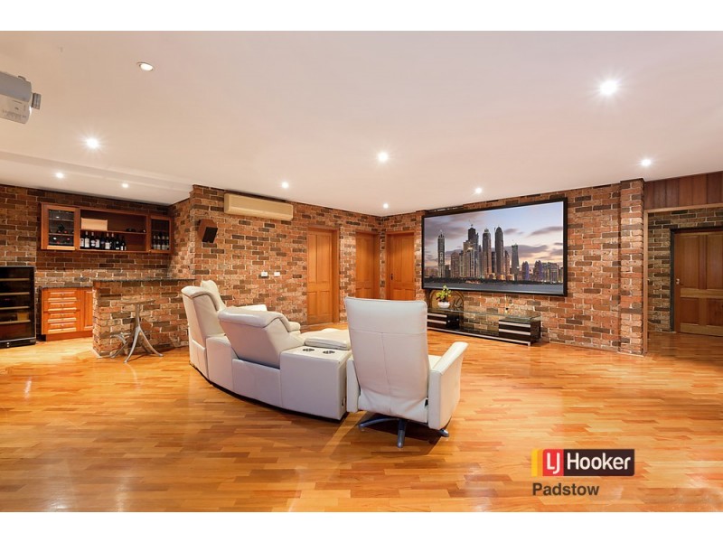 806a Henry Lawson Drive, Picnic Point NSW 2213