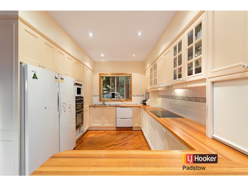 806a Henry Lawson Drive, Picnic Point NSW 2213