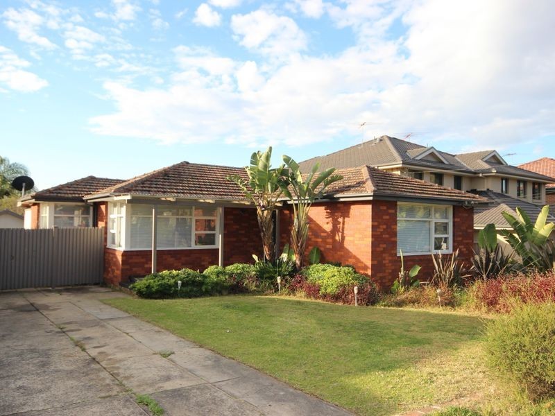 12 Burns Road, Picnic Point NSW 2213