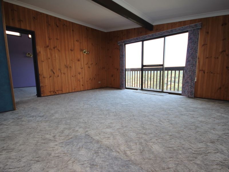 2 Hector Street, Illawong NSW 2234