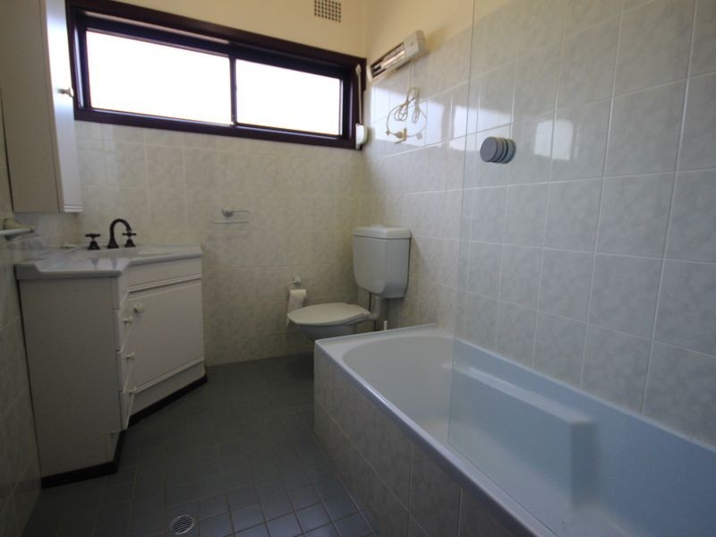 2 Hector Street, Illawong NSW 2234