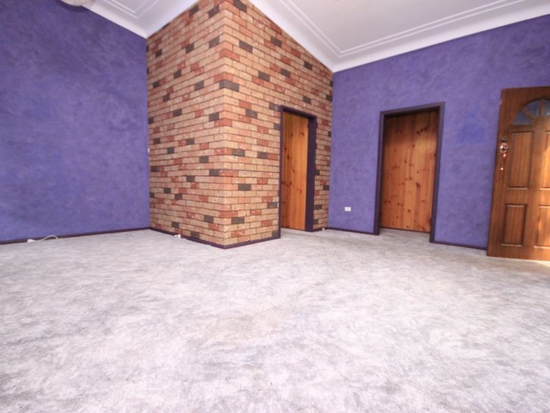 2 Hector Street, Illawong NSW 2234