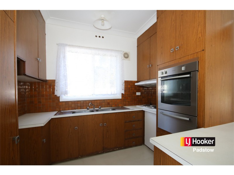 11 Mckevitte Avenue, East Hills NSW 2213