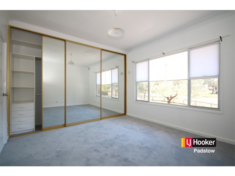 11 Mckevitte Avenue, East Hills NSW 2213