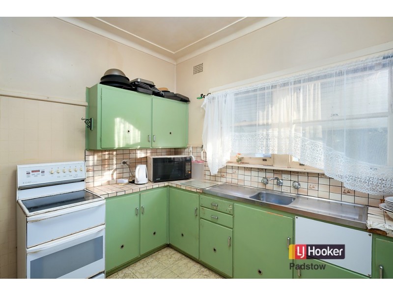 27 Fewtrell Avenue, Revesby Heights NSW 2212