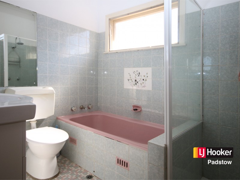 11 Thomas Street, Picnic Point NSW 2213