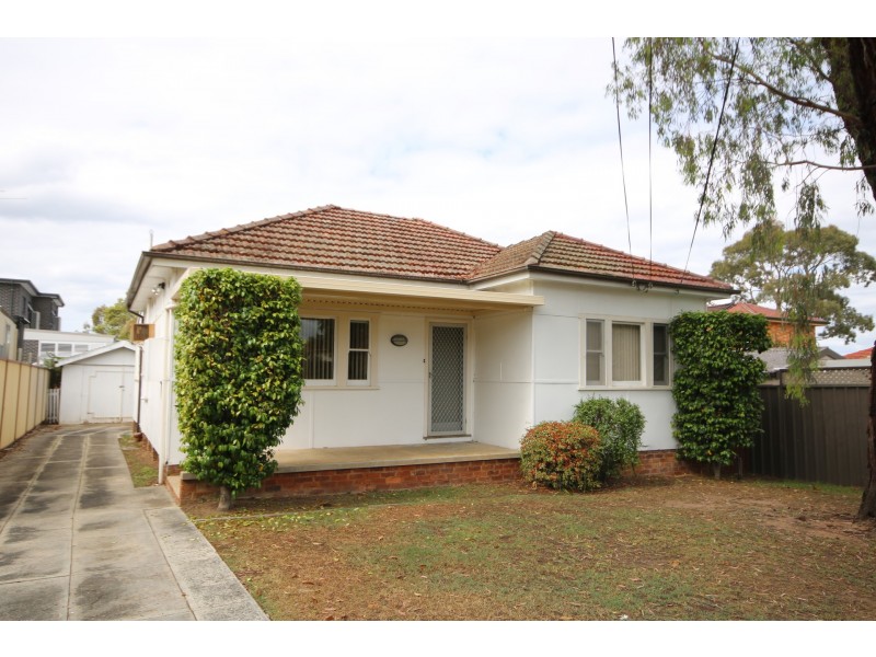 43 Burns Road, Picnic Point NSW 2213