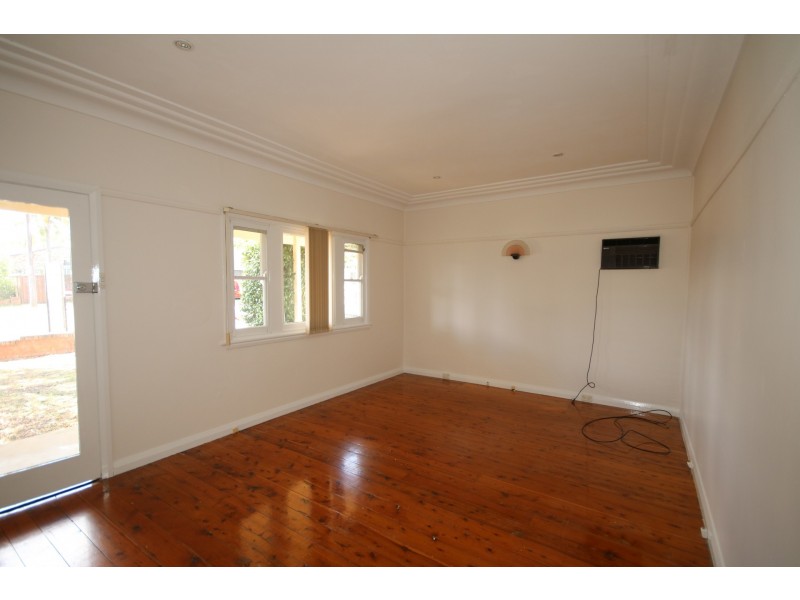 43 Burns Road, Picnic Point NSW 2213