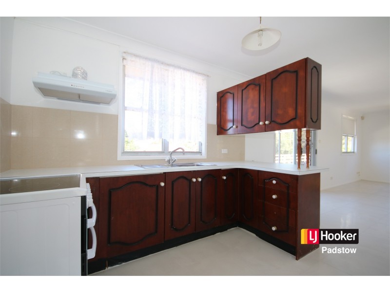 Flat/11 Mckevitte Avenue, East Hills NSW 2213