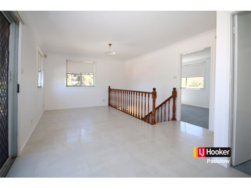 Flat/11 Mckevitte Avenue, East Hills NSW 2213