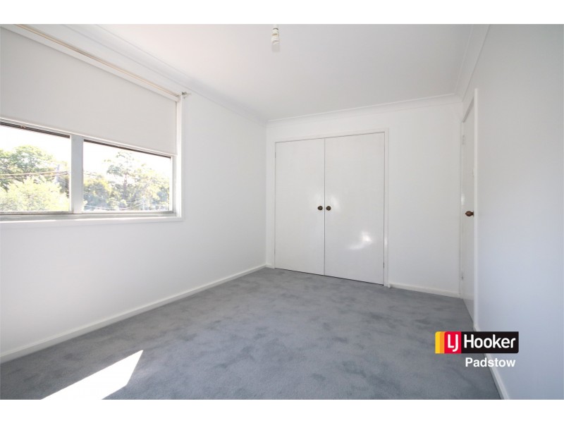 Flat/11 Mckevitte Avenue, East Hills NSW 2213