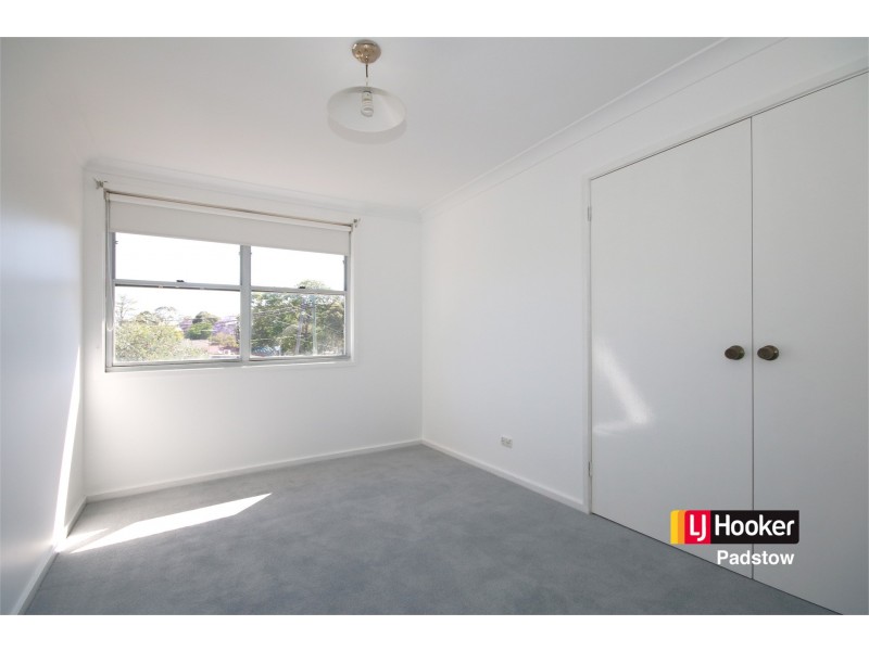 Flat/11 Mckevitte Avenue, East Hills NSW 2213