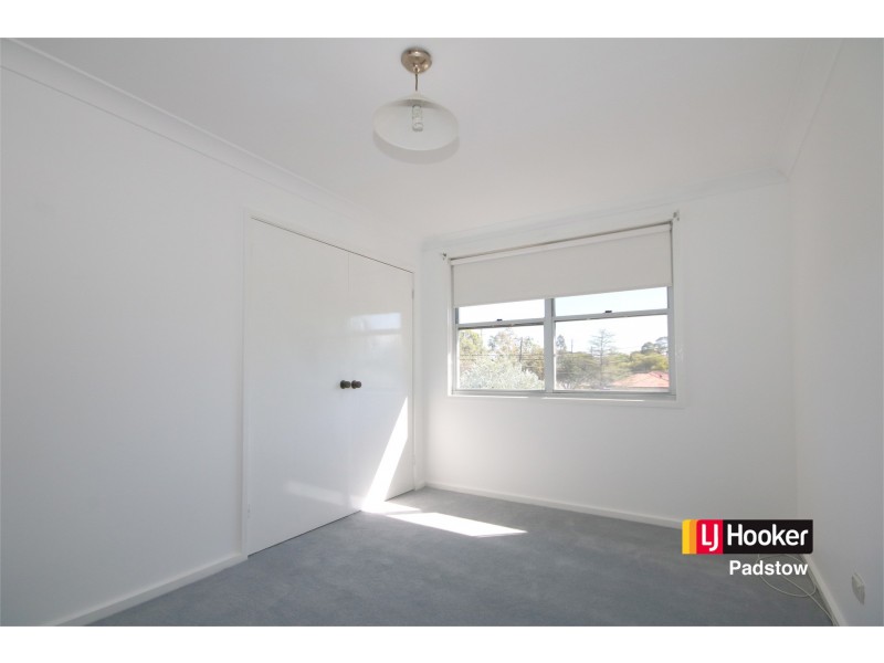 Flat/11 Mckevitte Avenue, East Hills NSW 2213