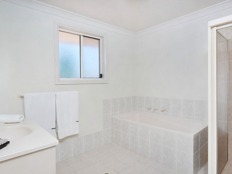 4 Levendale Street, West Hoxton NSW 2171