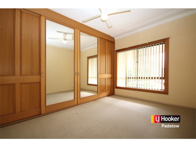 1 Clyfford Place, Picnic Point NSW 2213