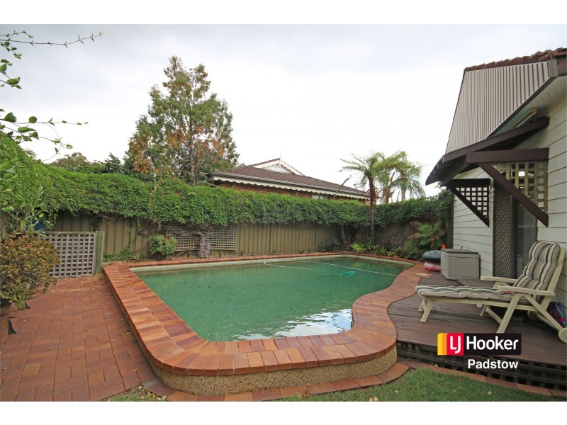 1 Clyfford Place, Picnic Point NSW 2213