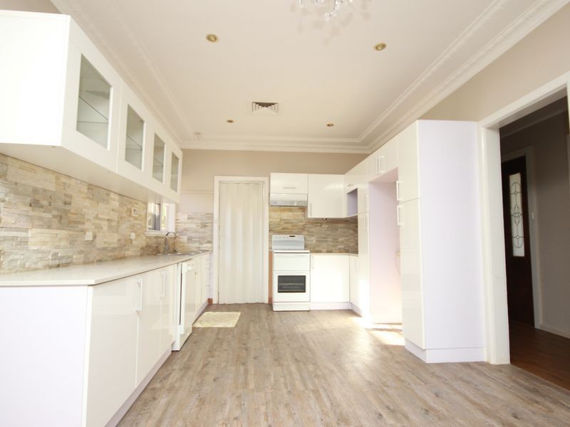 21 Thomas Street, Picnic Point NSW 2213