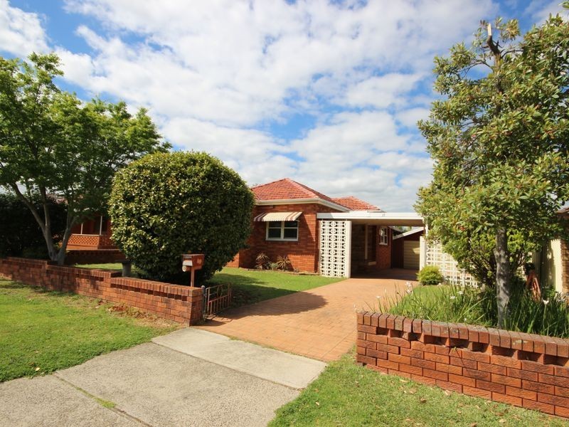 35 Burns Road, Picnic Point NSW 2213