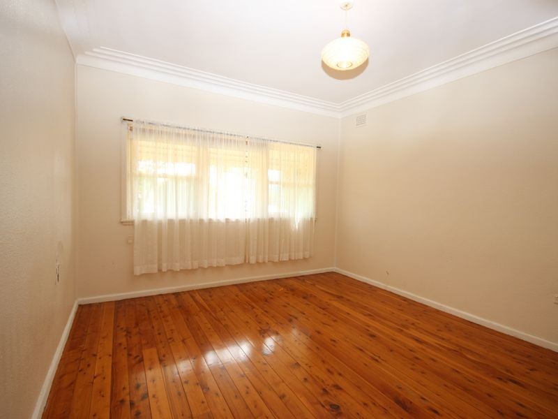 35 Burns Road, Picnic Point NSW 2213