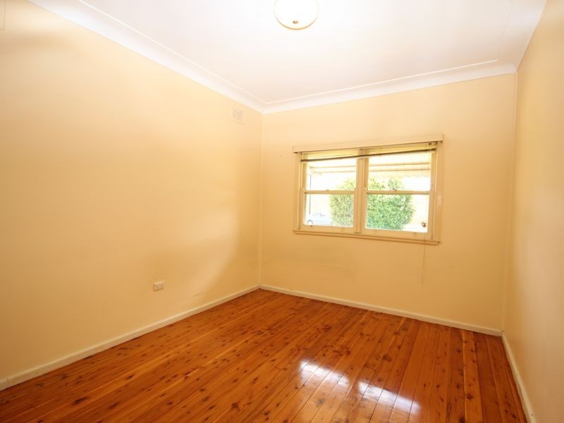 35 Burns Road, Picnic Point NSW 2213