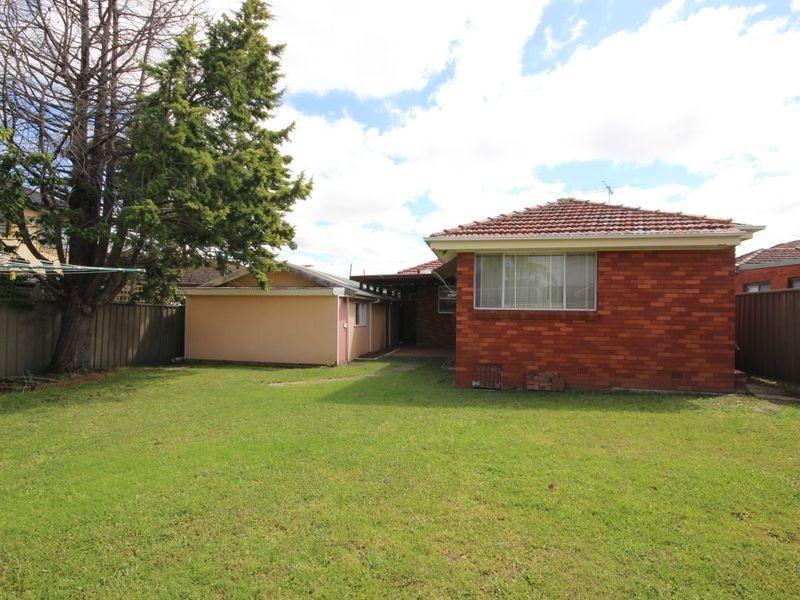 35 Burns Road, Picnic Point NSW 2213