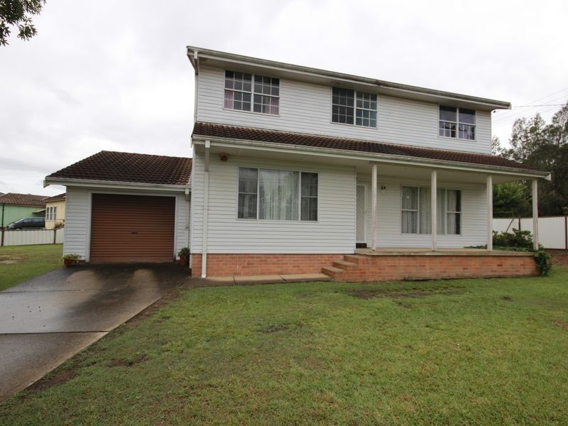 11 McKevitte Avenue, East Hills NSW 2213
