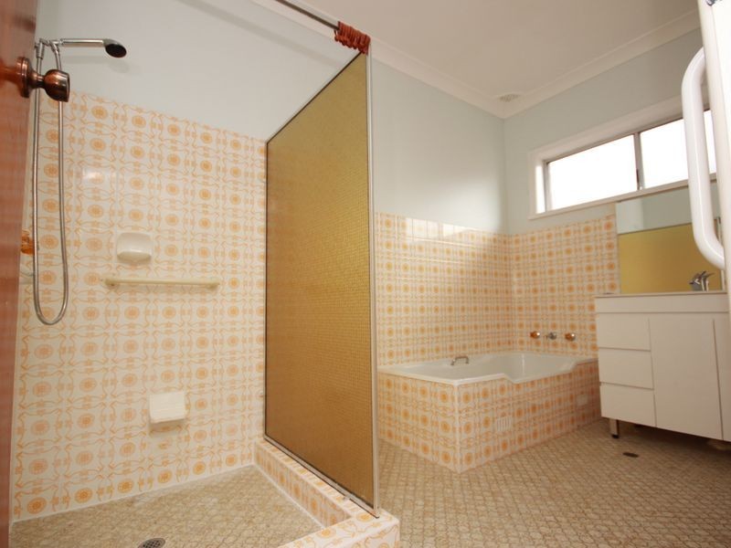 1 Narooma Close, Panania NSW 2213