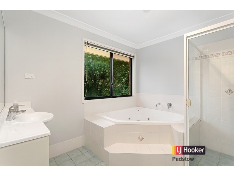 18 Leah Avenue, Picnic Point NSW 2213