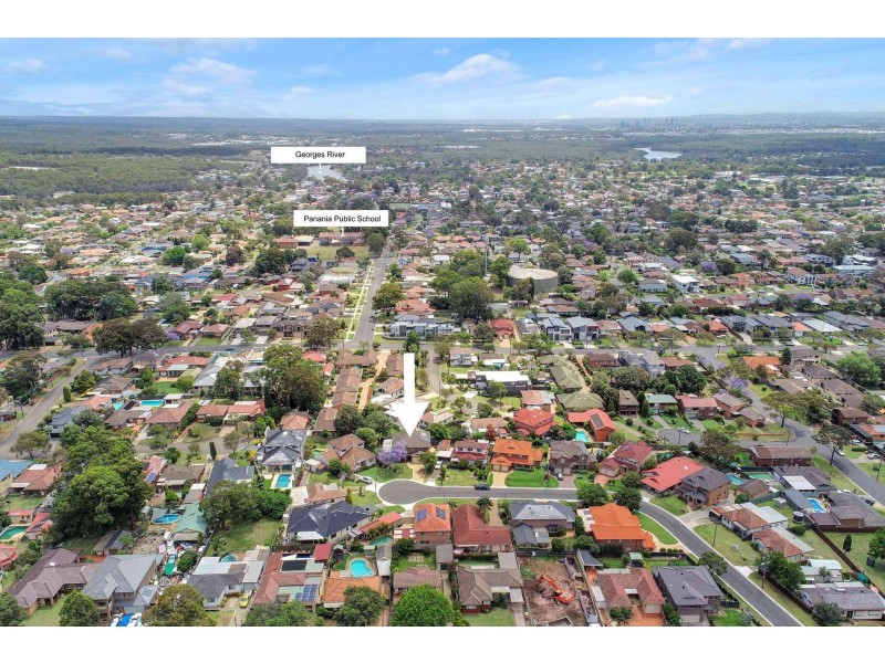 18 Leah Avenue, Picnic Point NSW 2213