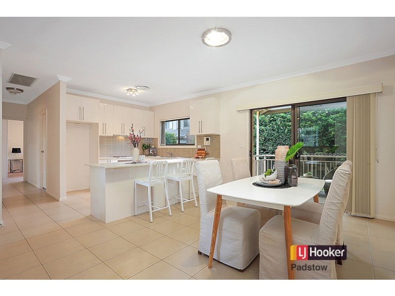 2/755 Henry Lawson Drive, Picnic Point NSW 2213