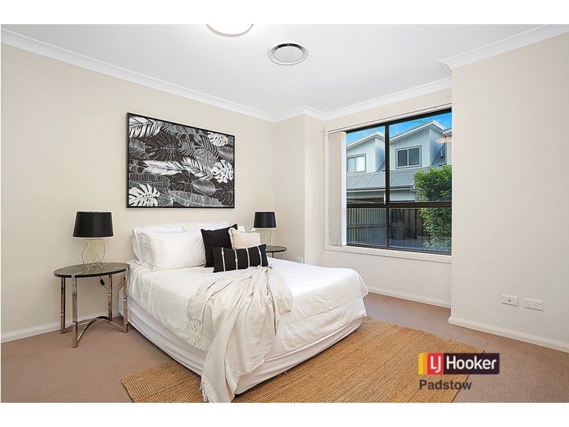 2/755 Henry Lawson Drive, Picnic Point NSW 2213