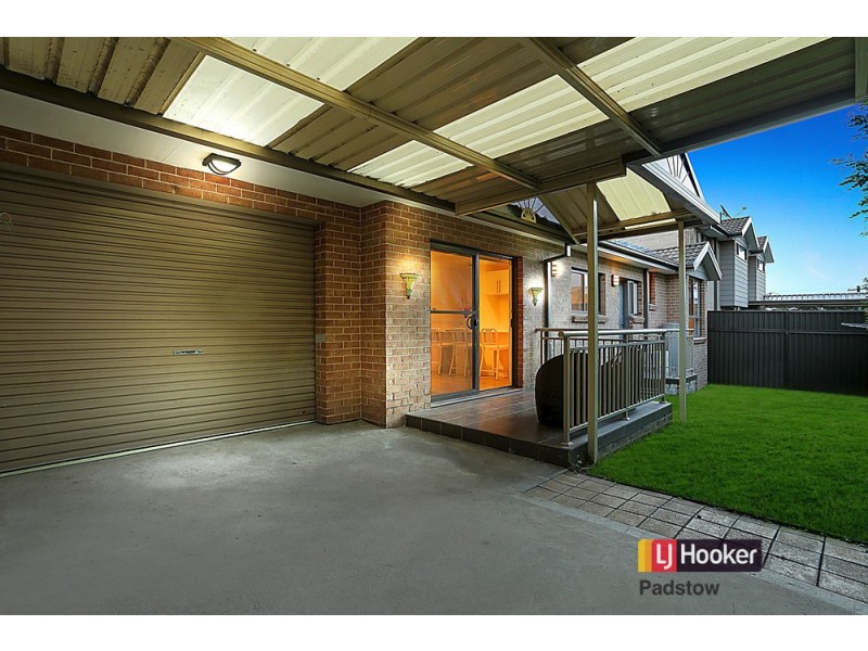 2/755 Henry Lawson Drive, Picnic Point NSW 2213