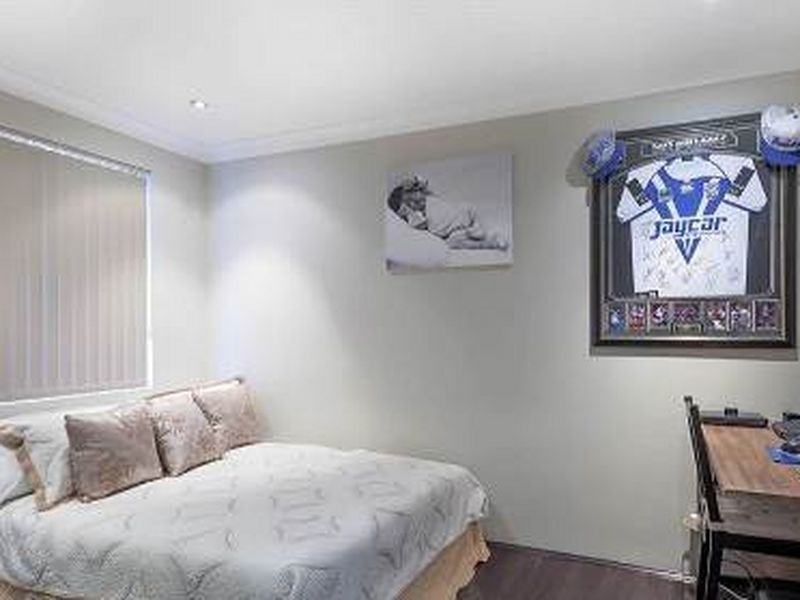 2 Mallee Court, Wattle Grove NSW 2173