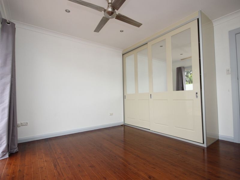 6 Ayres Crescent, Georges Hall NSW 2198