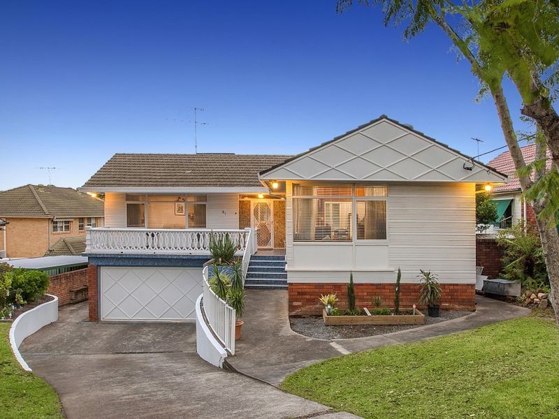 81 Burns Road, Picnic Point NSW 2213