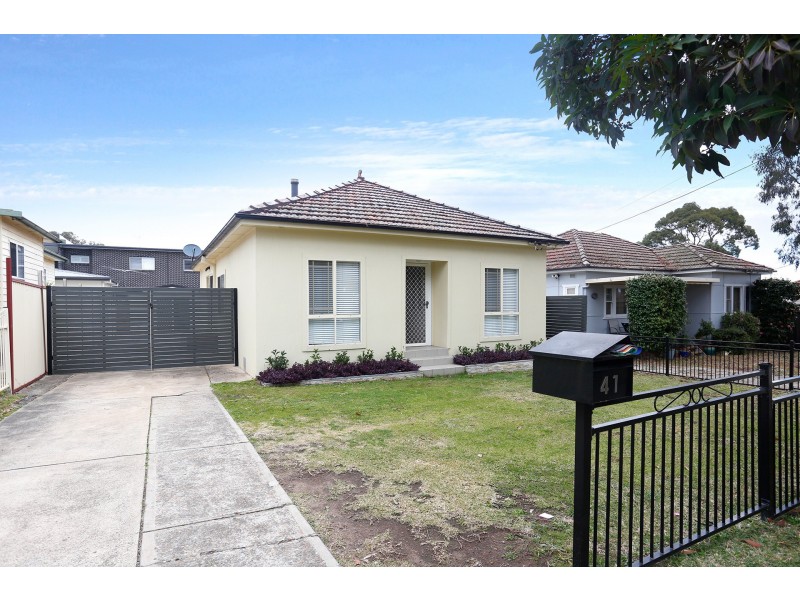 41 Burns Road, Picnic Point NSW 2213