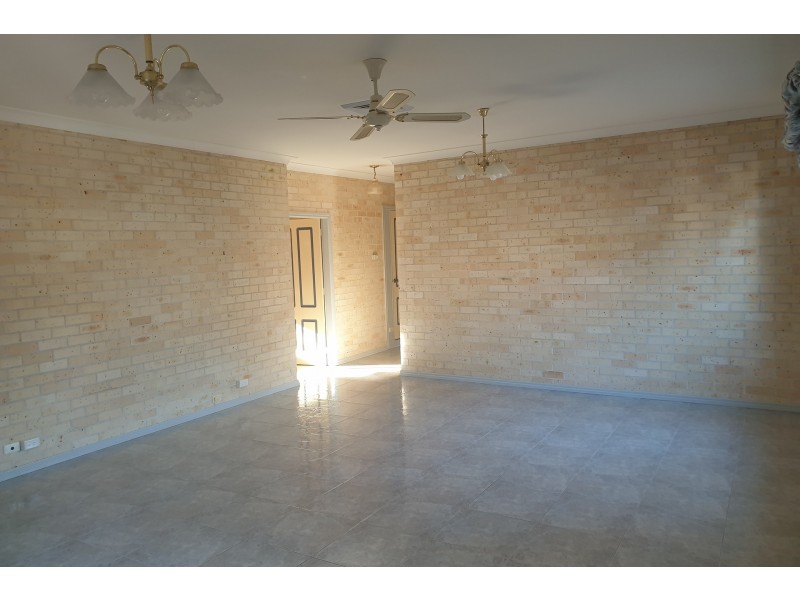 742A Henry Lawson Drive, Picnic Point NSW 2213