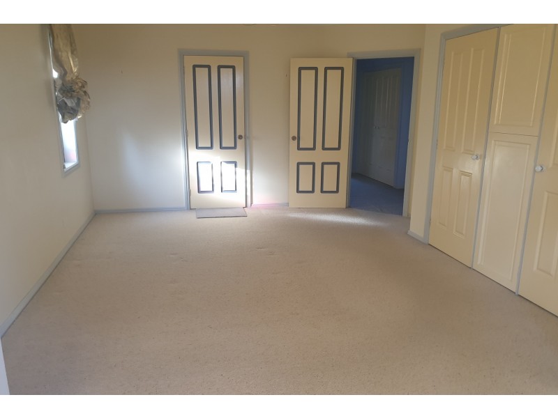 742A Henry Lawson Drive, Picnic Point NSW 2213