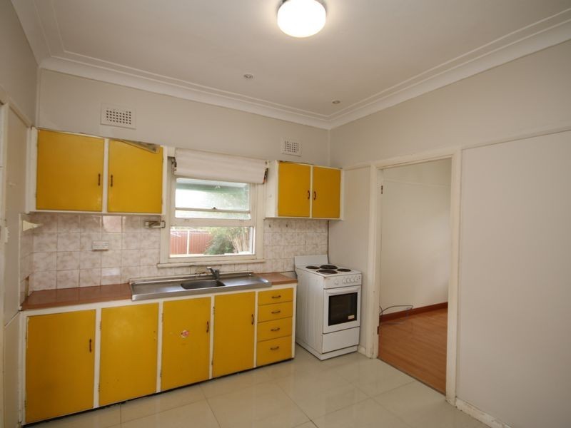 32 Glenview Avenue, Revesby NSW 2212