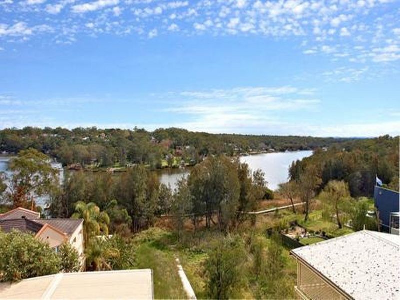 802 Henry Lawson Drive, Picnic Point NSW 2213