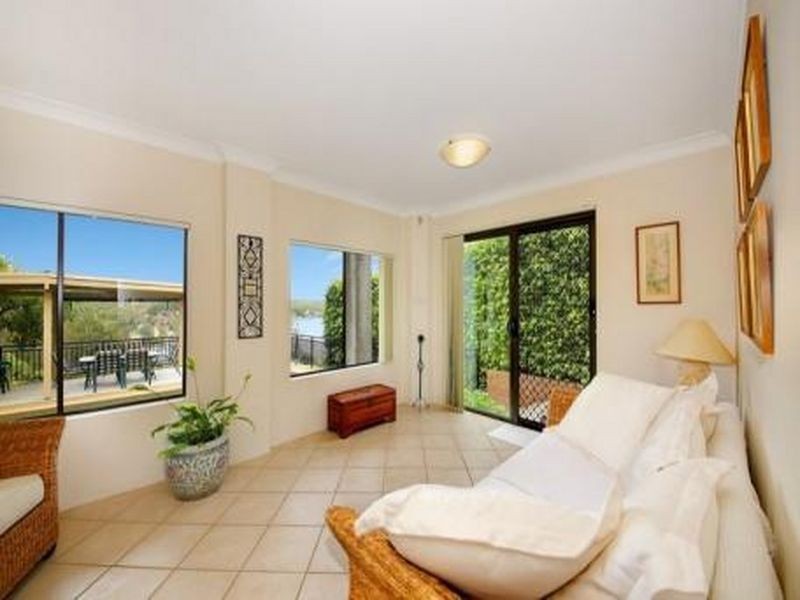 802 Henry Lawson Drive, Picnic Point NSW 2213