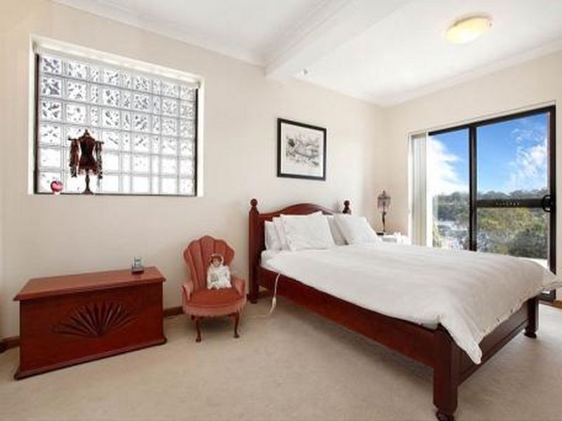 802 Henry Lawson Drive, Picnic Point NSW 2213