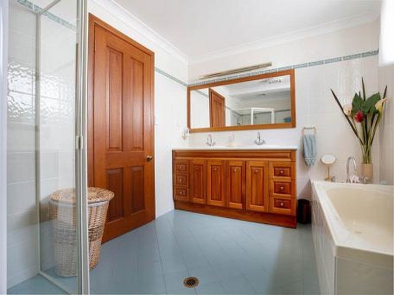 802 Henry Lawson Drive, Picnic Point NSW 2213