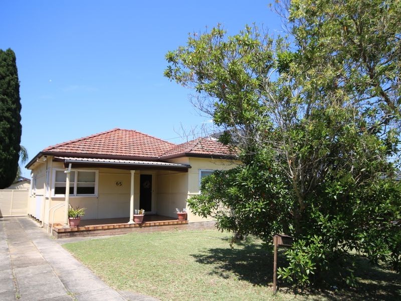 65 Kelvin Parade, Picnic Point NSW 2213