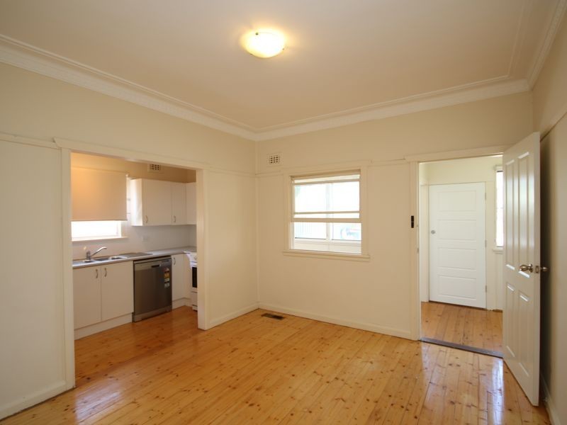 65 Kelvin Parade, Picnic Point NSW 2213